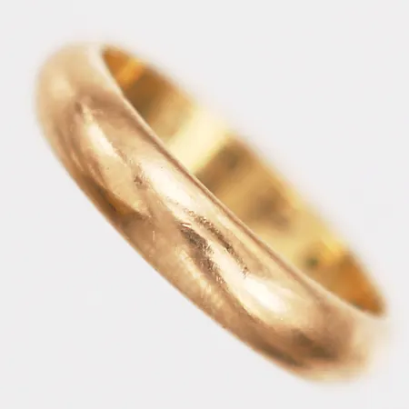 Ring med diamant, 1x ca 0,01ct, två diamanter saknas, stl 17¾, gravyr, 18K guld. Vikt: 5,9 g