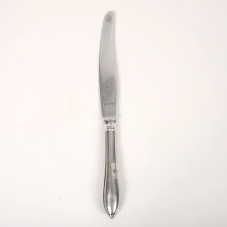 Bordskniv, modell "Svensk Spetsig", 21,5cm, blad i rostfritt stål, märken från lagning, 830/1000 silver. Bruttovikt: 44,4g Vikt: 0 g