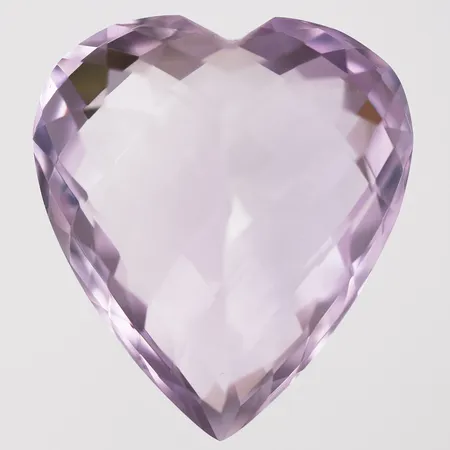 Oinfattad lös ljuslila ametist, 186.00ct, mått 43 x 38,5 x 23mm. 