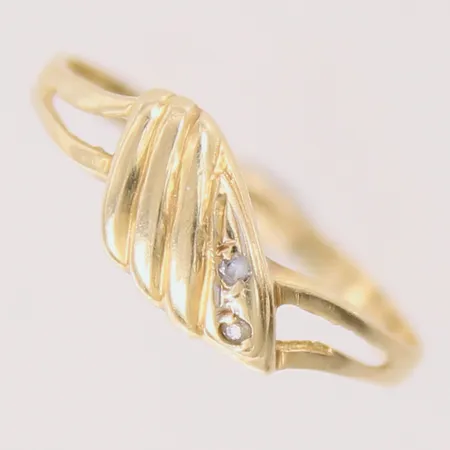 Ring med vita stenar, stl: 18, bredd 1,7-6,5mm, 14K.   Vikt: 1,3 g