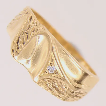 Ring med diamant 1 x 0,02ct, stl 19½, bredd 3-9,5mm, 18K Vikt: 5,5 g