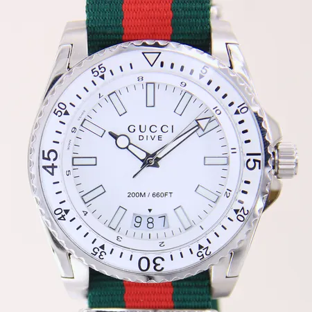 Herrur Gucci Dive, stål, quartz, ref-nr: 136.2, serie-nr: 17201985, datum, Ø45mm, safirglas, tygband med viklås, fint skick, inga tillbehör