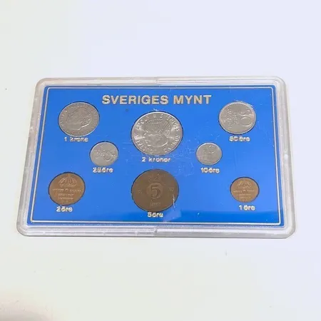 Myntsamling, Sveriges Mynt, 1krona, 2kronor, 50öre, 25öre, 10öre, 2öre, 5öre, 1öre, i skadat samt repigt plastetui