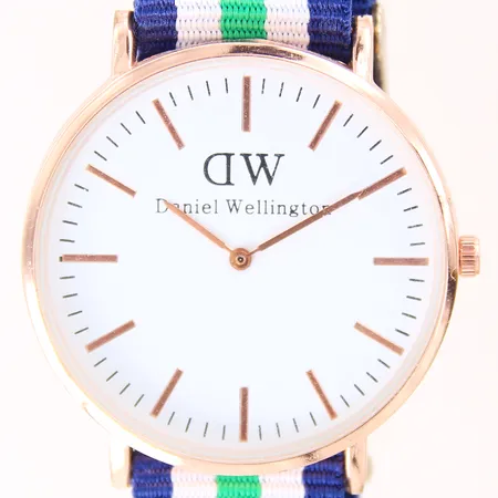 Herrur Daniel Wellington, guldfärgat stål, quartz, Ø41mm, tygband, batteribyte krävs, något repig boett