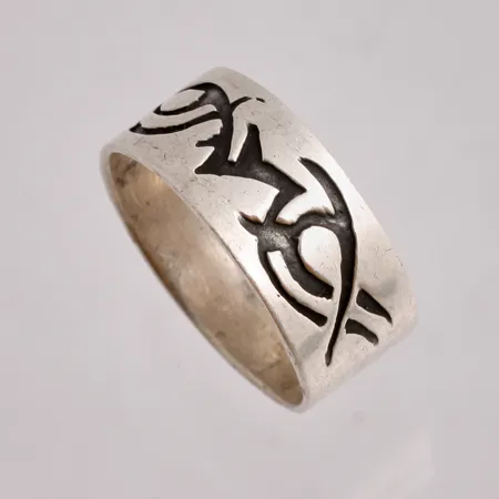 Ring i silver, stl 22¾, bredd 10,5mm, 925/1000, vikt 8,02g.