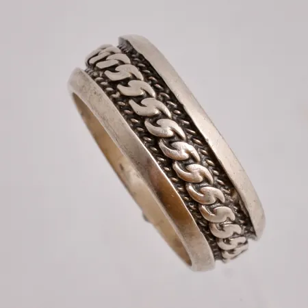 Ring i silver, stl 21, bredd 9mm, 925/1000, vikt 9,74g.