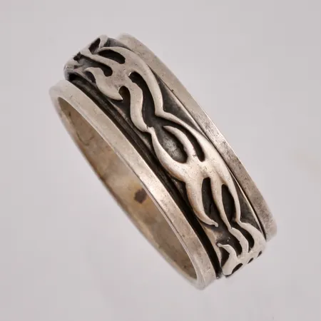 Ring i silver, inner ringen snurrar, stl 21, bredd 8,8mm, 925/1000, vikt 8,94g.