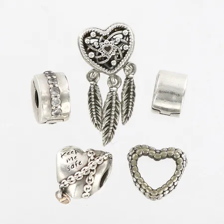 Fem Berlocker, Pandora, silver 925/1000 Vikt: 14,4 g