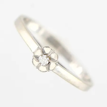 Ring vitguld med Diamant 0,03ct, stl: 17¼, bredd: 1,5-4,5mm, GFAB, år 1984, 18K Vikt: 1,7 g