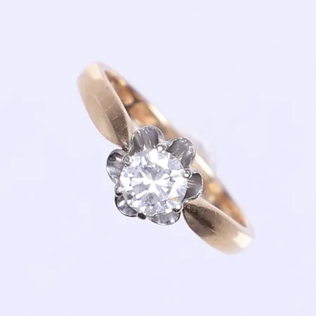 Ring med diamant, ca tot 0,40ct W/SI, stl 17¾, bredd 2-8mm, 14K Vikt: 3,7 g