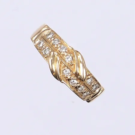 Ring med diamanter ca tot 0,24ct enligt gravyr, stl 18¼, bredd 4-8mm, gravyr, 18K Vikt: 5,3 g