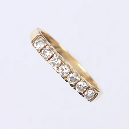 Ring med diamanter 7x ca 0,04ct, stl 18, bredd 2-3mm, 18K Vikt: 3,1 g