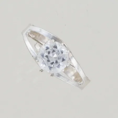 Ring med sten, justerbar, bredd 7,6 mm, silver 925/1000 Vikt: 1,6 g