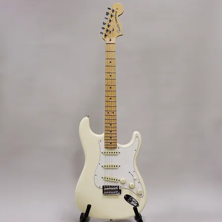 Elgitarr Fender, Limited Edition American Performer Stratocaster, modell 0174702705, serienr US22029557, 2022, Corona, California, USA, svajarm, mjukt Fender fodral (ej original), skyddsplast kvar på plektrumskydd och bakplatta. Skickas med Bussgods eller PostNord