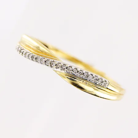 Ring, diamanter 20 x ca 0,005ct, stl 18¾, bredd 1,5-3,5mm, GHA, 18K Vikt: 1,8 g