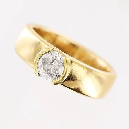 Ring, diamant ca 0,60ct, piqué, stl 16¼, bredd 5mm, gravyr, 18K.  Vikt: 8 g