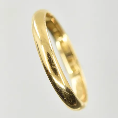 Ring, stl 21¾, bredd 3 mm, gravyr, 18K. Vikt: 4,9 g