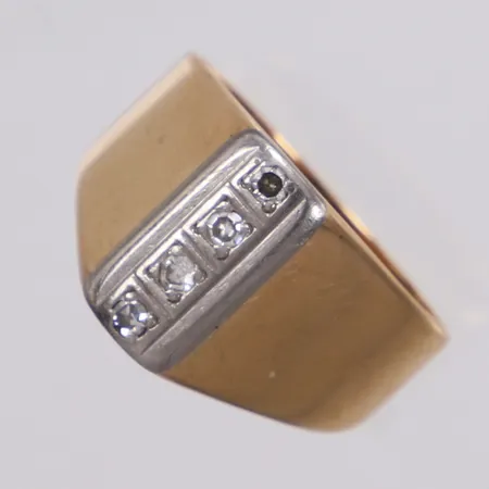 Klackring med diamanter 4x0,02ct, stl 17½, bredd 3,5-11,9cm, tvåfärgad, repig, 18K  Vikt: 5 g