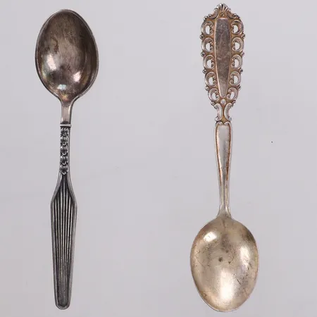2 mockaskedar, längd 10cm, buckla, 830/1000 silver Vikt: 18,6 g