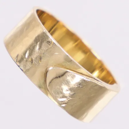 Ring, stl 17½, bredd 7mm, handgjord, 14K Vikt: 5,8 g