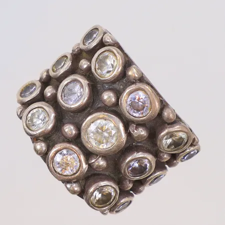 Ring med vita stenar stl 17 bredd 9-19mm, P.C.D. silver 925/1000 Vikt: 14,4 g