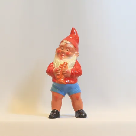 Figurin Tomte, ca 1960/70-tal, handmålat lergods, höjd ca 20cm Skickas med paket.