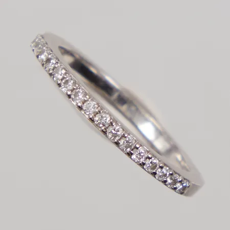 Ring stl 16¾, bredd 1,8mm, diamanter 16x ca 0,015ct, GHA, vitguld, 18K Vikt: 2,8 g