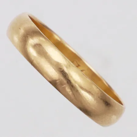 Ring,slät, Wadring-Juvel år 1992, stl 18, bredd 4mm, gravyr, 18K  Vikt: 2,9 g