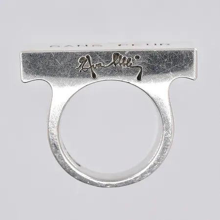 Ring, Efva Attling, modell Sans Peur/utan rädsla, stl 16, ovandel 12x28mm, nypris 5400sek, 925/1000 silver  Vikt: 26,3 g