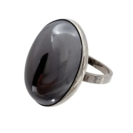 Ring, silver 925/1000, Hematit, Ø18,0 mm, bredd 2,5-22,5 mm, oidentifierad utrikisk tillverkarstämpel på skenans utsida, fint skick Vikt: 5,8 g