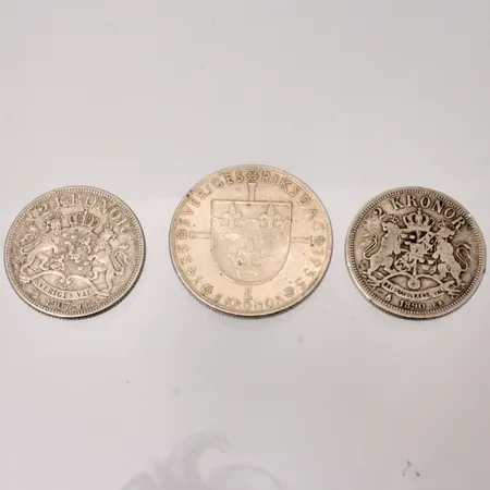 3st mynt i silver, 2st 2kronor, år 1890, 1907, 1st 5krona, år 1935, vikt 54,42g, 