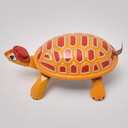 Plåtleksak, uppvridningsbar Sköldpadda, Walking Turtle, Metal Mechanical, troligen 50-tal, made in Japan, original kartong, fint skick, ca 12x7x5cm.