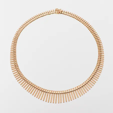 Collier med stavar, stämplat Italien, längd 44 cm, bredd 7.8-18.5 mm, 18k. Vikt: 44 g