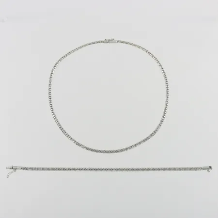 Collier och armband, längd 18.5 cm och 40 cm, bredd ca 3.4 mm, stämplade Italien, silver. Vikt: 20,5 g