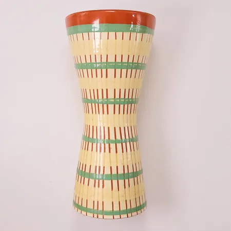 Vas Anna Lisa Thomson för Upsala Ekeby, höjd ca 20cm, modell no 677, signerad, glaserad lergods. Vikt: 0 g