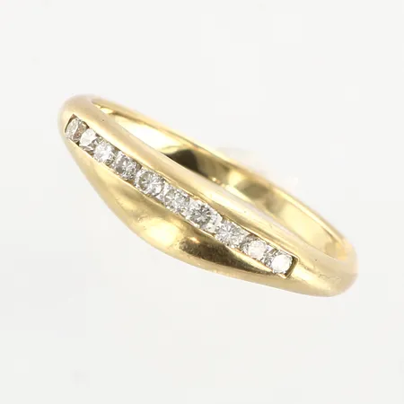 Ring, 10st diamanter, 0,15ctv, stl 18, bredd 2-5mm, 18K Vikt: 3,1 g