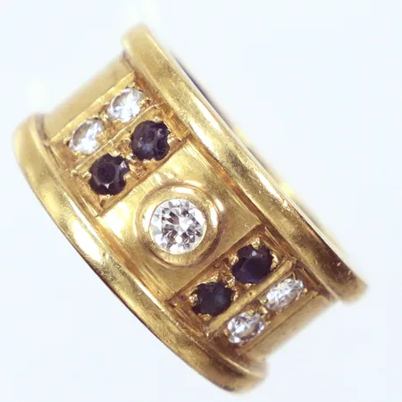Ring diamanter, 1x0,15ct, 4x0,06ct, 4st troligtvis svarta diamanter 4x0,06ct, 17¾, 18k  Vikt: 14,3 g
