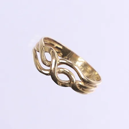 Ring, stl 16¾, bredd 3-7mm, 18K Vikt: 1,6 g