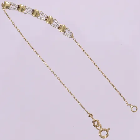 Armband med hjärtan och vita stenar, ca 16,5cm, bredd 1-3,5mm, mittdel ej centrerad. 18K  Vikt: 2,4 g