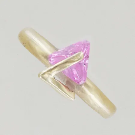 Ring med sten, Ø 17 mm,14K  Vikt: 2,2 g
