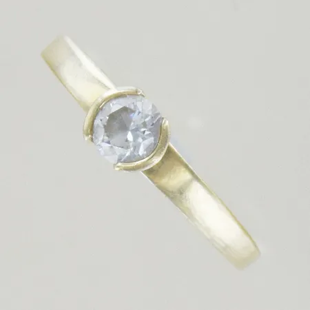 Ring med stenar, Ø 18 mm,14K Vikt: 2,1 g
