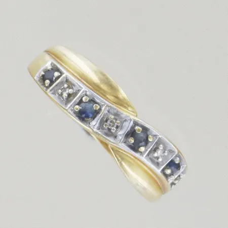 Ring med diamanter/safirer, Ø 16 mm,18K  Vikt: 2,2 g