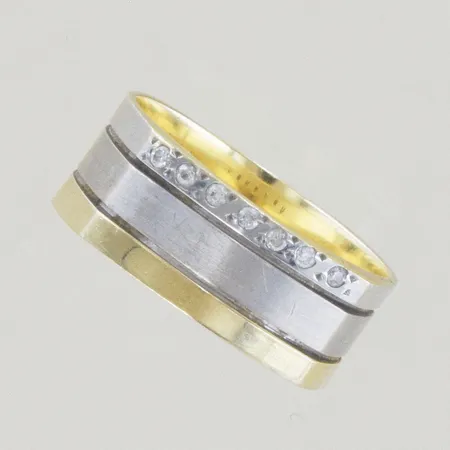 Ring med stenar, Ø 17½ mm, bredd 7,3 mm, graverad, 14K Vikt: 4,9 g