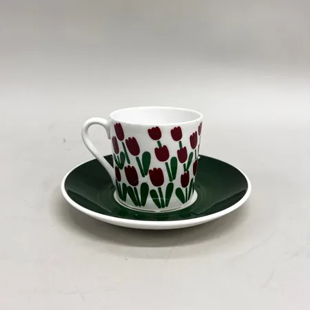 Kaffekopp, höjd 65mm, med fat, Ø14cm, modell Juliana, design Margareta Hennix, Gustavsberg, liten repa, benporslin Vikt: 0 g
