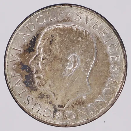 Mynt Gustaf VI Adolf Plikten framför allt, Ø32mm, 1882-1972, nominellt värde 10kr, 830/1000 silver Vikt: 17,9 g