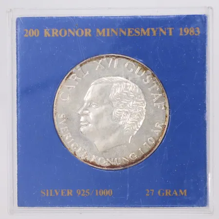 Minnesmynt, Ø36mm, "Carl XVI Gustaf-Sveriges Konung i 10 År", nominellt värde: 200Kr, Sveriges Riksbank 1983, plastetui, silver 925/1000, Vikt: 27 g