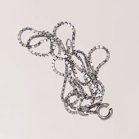 Kedja Venezia, längd 38,5cm, bredd 1mm, defekt lås, silver 835/1000.  Vikt: 2,8 g