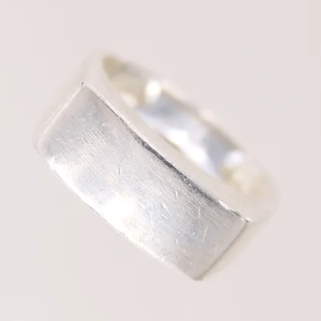 Ring, stl 18, bredd 4-8mm, repig, silver 925/1000 Vikt: 7,1 g