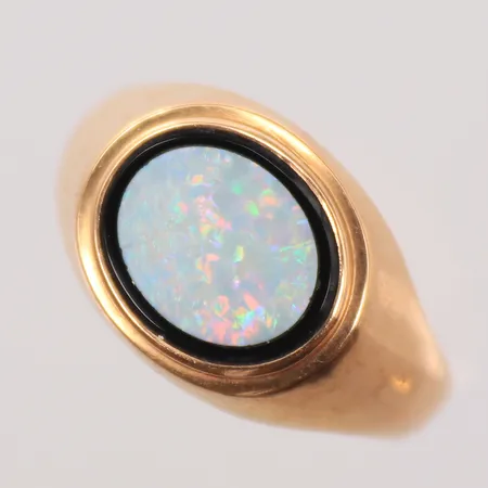 Klackring med vit sten, stl 20½, bredd 3-13mm, 18K, gravyr, 4,5g brutto