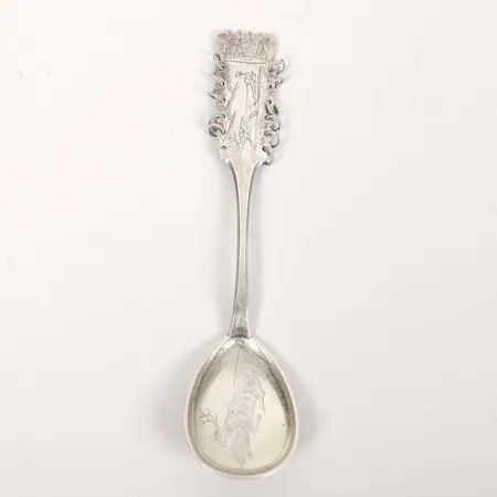 Sked, samemodell, graverad dekor av same och ren, längd: 15,2cm, gravyr, slitage, silver. Vikt: 21,2 g